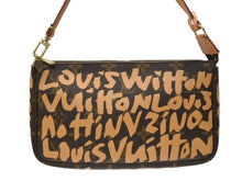 Load image into Gallery viewer, 極美品 LOUIS VUITTON ルイヴィトン ポシェットアクセソワ―ル アクセサリーポーチ M92193 モノグラム グラフィティ ベージュ PVC レザー 中古 4b007329