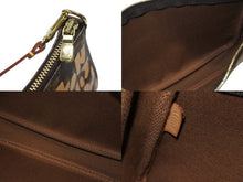 Load image into Gallery viewer, 極美品 LOUIS VUITTON ルイヴィトン ポシェットアクセソワ―ル アクセサリーポーチ M92193 モノグラム グラフィティ ベージュ PVC レザー 中古 4b007329