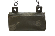 Load image into Gallery viewer, 極美品 CHANEL シャネル クルーズライン ワンショルダーバッグ 8番台 ココマーク カーフスキン オリーブ シルバー金具 中古 4b007332