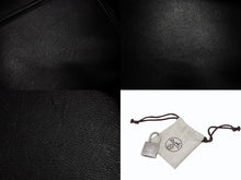 Load image into Gallery viewer, 新品同様 オーダー品 HERMES エルメス ハンドバッグ オータクロア40 ブラック Y刻印 トゴ マット金具 中古 4b007362