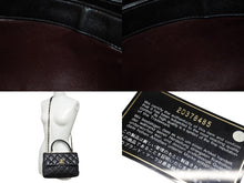 Load image into Gallery viewer, CHANEL シャネル マトラッセ トップハンドル フラップバッグ 20番台 A92236 カーフスキン ブラック ゴールド金具 美品 中古 4b007365