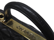Load image into Gallery viewer, CHANEL シャネル マトラッセ トップハンドル フラップバッグ 20番台 A92236 カーフスキン ブラック ゴールド金具 美品 中古 4b007365