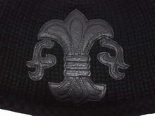 Load image into Gallery viewer, 極美品 CHROME HEARTS クロムハーツ BSフレア レザーパッチ ニットキャップ BSフレア ボタン ビーニー カシミヤ ブラック ONE SIZE 中古 4b007395