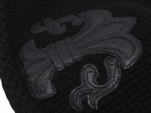 Load image into Gallery viewer, 極美品 CHROME HEARTS クロムハーツ BSフレア レザーパッチ ニットキャップ BSフレア ボタン ビーニー カシミヤ ブラック ONE SIZE 中古 4b007395