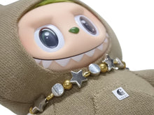 Load image into Gallery viewer, 新品未使用 LABUBU ラブブ × SEVENTEEN セブンティーン × sacai サカイ 世界13個限定 キーホルダー JOOPITER ジュピター 中古 4b007399