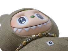 Load image into Gallery viewer, 新品未使用 LABUBU ラブブ × SEVENTEEN セブンティーン × sacai サカイ 世界13個限定 キーホルダー JOOPITER ジュピター 中古 4b007401