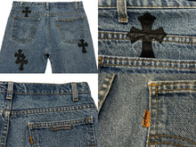 Load image into Gallery viewer, 極美品 CHROME HEARTS クロムハーツ LEVI&#39;S 517 リーバイス 517 セメタリークロスパッチデニム ジーンズ サイズ32 15パッチ 中古 4b007406