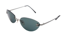 Load image into Gallery viewer, CHANEL シャネル ヴィンテージ リムレス サングラス 4003 c.103/71 サイズ53◻︎19 130 ココマーク シルバー ブラック 美品 中古 4b007431