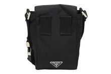 画像をギャラリービューアに読み込む, PRADA プラダ トライアングルロゴ ミニショルダーバッグ フォンケース ポーチ ブラック イタリア製 シルバー金具 美品 中古 4b007439