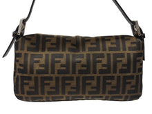 Load image into Gallery viewer, 極美品 FENDI フェンディ マンマバケット ワンショルダーバッグ 26424 ズッカ柄 キャンバス レザー ブラウン シルバー金具 中古 4b007444