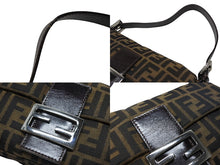 Load image into Gallery viewer, 極美品 FENDI フェンディ マンマバケット ワンショルダーバッグ 26424 ズッカ柄 キャンバス レザー ブラウン シルバー金具 中古 4b007444