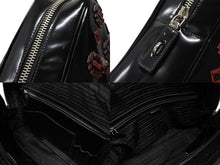 Load image into Gallery viewer, PRADA プラダ ハンドバッグ ロゴプレート エナメル パテントレザー・エナメル ブラック レッド 美品 中古 4b007454