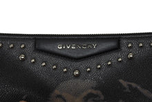 Load image into Gallery viewer, 極美品 Givenchy ジバンシー ロットワイラー スタッド クラッチバッグ ブラック レザー シルバー金具 中古 4b007465