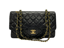 Load image into Gallery viewer, 極美品 CHANEL シャネル マトラッセ25 Wフラップ Wチェーンショルダーバッグ 3番台 ラムスキン ココマーク ブラック ゴールド金具 中古 4b007492