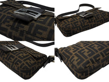 Load image into Gallery viewer, 極美品 FENDI フェンディ マンマバケット ワンショルダーバッグ 26424 ズッカ柄 キャンバス レザー ブラウン シルバー金具 中古 4b007497