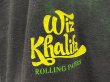 Load image into Gallery viewer, VINTAGE ヴィンテージ wiz khalifa ウィズカリファ ROLLING PAPERS CAMP US CONSCIOUSNESS GREENCARP ET TOUR TEE T-shirts サイズ S 美品 中古 4b007506
