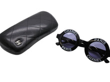 Load image into Gallery viewer, 極美品 CHANEL シャネル VINTAGE ヴィンテージ ラウンドサングラス 01945 ココマーク ブラック ホワイト プラスチック 中古 4b007567