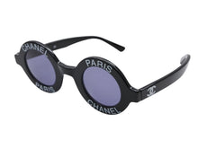 Load image into Gallery viewer, 極美品 CHANEL シャネル VINTAGE ヴィンテージ ラウンドサングラス 01945 ココマーク ブラック ホワイト プラスチック 中古 4b007567