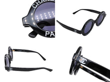 Load image into Gallery viewer, 極美品 CHANEL シャネル VINTAGE ヴィンテージ ラウンドサングラス 01945 ココマーク ブラック ホワイト プラスチック 中古 4b007567