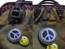 Load image into Gallery viewer, 極美品 CHANEL シャネル エンブロイダリー グラフィティ がま口 ハンドバッグ カーキ A92791 アンティークシルバー金具 中古 4b007569