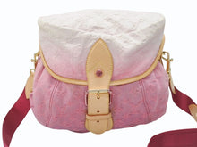 Load image into Gallery viewer, 極美品 LOUIS VUITTON ルイヴィトン ショルダーバッグ モノグラムデニムサンシャイン M93183 ピンク ホワイト ゴールド金具 中古 4b007598
