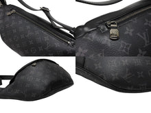 Load image into Gallery viewer, 極美品 LOUIS VUITTON ルイヴィトン ディスカバリー バムバッグ M44336 モノグラムエクリプス ブラック メタルブラック金具 中古 4b007604