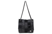 Load image into Gallery viewer, 極美品 CHANEL シャネル トートバッグ チョコバー アイコン 10番台 レザー 異素材MIX ブラック シルバー金具 中古 4b007619