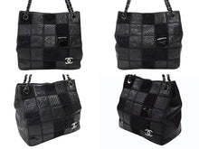Load image into Gallery viewer, 極美品 CHANEL シャネル トートバッグ チョコバー アイコン 10番台 レザー 異素材MIX ブラック シルバー金具 中古 4b007619