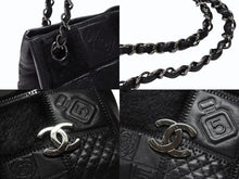 Load image into Gallery viewer, 極美品 CHANEL シャネル トートバッグ チョコバー アイコン 10番台 レザー 異素材MIX ブラック シルバー金具 中古 4b007619