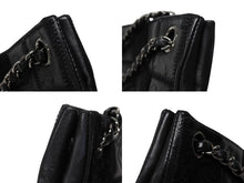 Load image into Gallery viewer, 極美品 CHANEL シャネル トートバッグ チョコバー アイコン 10番台 レザー 異素材MIX ブラック シルバー金具 中古 4b007619