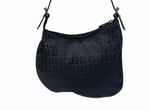極美品 FENDI フェンディ ズッカ柄 マンマホーボーバッグ ワンショルダーバッグ キャンバス レザー ブラック ブラックメタル金具 中古 4b007625