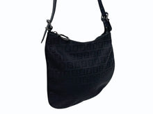 Load image into Gallery viewer, 極美品 FENDI フェンディ ズッカ柄 マンマホーボーバッグ ワンショルダーバッグ キャンバス レザー ブラック ブラックメタル金具 中古 4b007625
