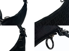 Load image into Gallery viewer, 極美品 FENDI フェンディ ズッカ柄 マンマホーボーバッグ ワンショルダーバッグ キャンバス レザー ブラック ブラックメタル金具 中古 4b007625