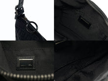 Load image into Gallery viewer, 極美品 FENDI フェンディ ズッカ柄 マンマホーボーバッグ ワンショルダーバッグ キャンバス レザー ブラック ブラックメタル金具 中古 4b007625