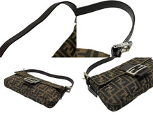 Load image into Gallery viewer, FENDI フェンディ マンマバケット ワンショルダーバッグ 26424 ズッカ柄 キャンバス レザー ブラウン シルバー金具 美品 中古 4b007626