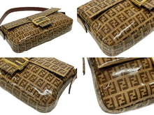 Load image into Gallery viewer, 極美品 FENDI フェンディ ズッキーノ柄 マンマバケット ワンショルダーバッグ エナメル レザー ブラウン ベージュ ゴールド金具 中古 4b007627