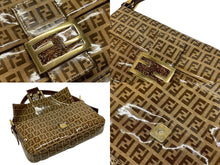 Load image into Gallery viewer, 極美品 FENDI フェンディ ズッキーノ柄 マンマバケット ワンショルダーバッグ エナメル レザー ブラウン ベージュ ゴールド金具 中古 4b007627