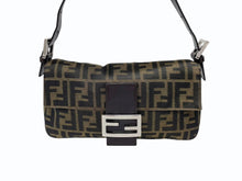 Load image into Gallery viewer, FENDI フェンディ マンマバケット ワンショルダーバッグ 26424 ズッカ柄 キャンバス レザー ブラウン シルバー金具 美品 中古 4b007629