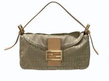 Load image into Gallery viewer, 極美品 FENDI フェンディ マンマバケット ズッカ柄 ワンショルダーバッグ キャンバス レザー ベージュ ゴールド金具 中古 4b007631