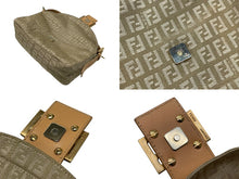 Load image into Gallery viewer, 極美品 FENDI フェンディ マンマバケット ズッカ柄 ワンショルダーバッグ キャンバス レザー ベージュ ゴールド金具 中古 4b007631