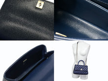 Load image into Gallery viewer, 新品同様 CHANEL シャネル トップハンドル フラップバッグ ランダム番台 2WAY ココマーク キャビアスキン ネイビー ゴールド金具 中古 4b007648
