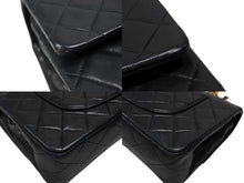 Load image into Gallery viewer, CHANEL シャネル マトラッセ25 Wフラップ Wチェーンショルダーバッグ 2番台 ラムスキン ココマーク ブラック ゴールド金具 美品 中古 4b007650