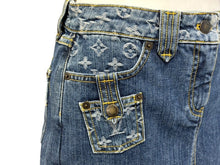 Load image into Gallery viewer, 極美品 LOUIS VUITTON ルイヴィトン デニムスカート 08SS RW081W WMSK01 CF7 モノグラムデニム コットン ブルー ゴールド金具 中古 4b007661