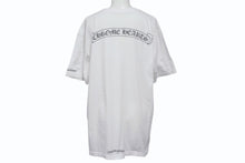 Load image into Gallery viewer, CHROME HEARTS クロムハーツ スクラロールラベル 半袖Ｔシャツ ホワイト ブラック コットン L 美品 中古 4b007685