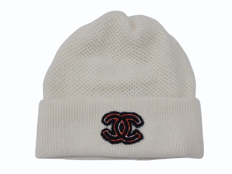 極美品 CHANEL シャネル 23AW CC Logo Beanie CCロゴ ビーニー AA6880 ココマーク カシミヤ アイボリー ジェニー着用モデル 中古 4b007699