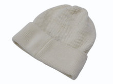 Load image into Gallery viewer, 極美品 CHANEL シャネル 23AW CC Logo Beanie CCロゴ ビーニー AA6880 ココマーク カシミヤ アイボリー ジェニー着用モデル 中古 4b007699