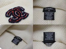 Load image into Gallery viewer, 極美品 CHANEL シャネル 23AW CC Logo Beanie CCロゴ ビーニー AA6880 ココマーク カシミヤ アイボリー ジェニー着用モデル 中古 4b007699