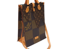 Load image into Gallery viewer, 極美品 LOUIS VUITTON ルイヴィトン NIGO LVスクエアード トートバッグ N40355 ブラウン PVC レザー ブラック金具 中古 4b007719