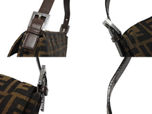 Load image into Gallery viewer, 極美品 FENDI フェンディ マンマバケット ワンショルダーバッグ ズッカ柄 キャンバス レザー ブラウン シルバー金具 中古 4b007731