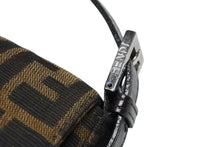 Load image into Gallery viewer, 極美品 FENDI フェンディ マンマバケット ワンショルダーバッグ 505 26424 008 ズッカ柄 キャンバス レザー ブラウン シルバー金具 中古 4b007736